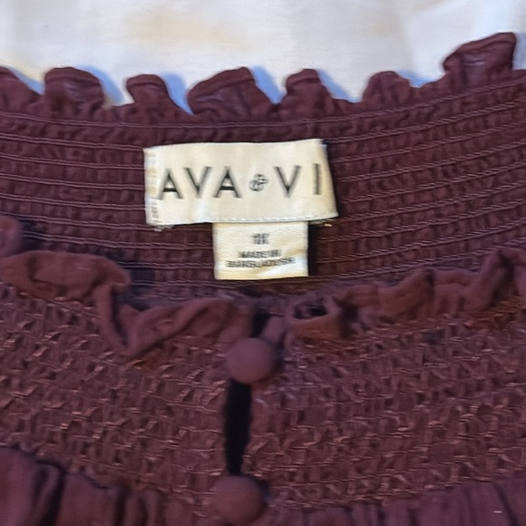 Women’s Top - Picture 2 of 2